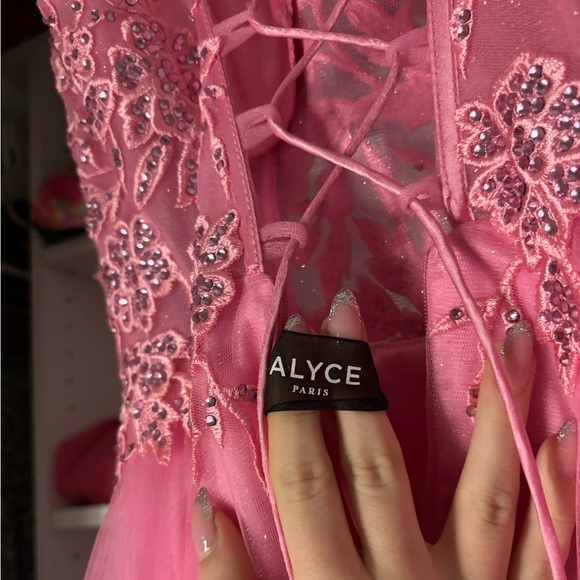 ALYCE Paris prom dress. Size 0 before alterations. 5’2 120 pounds. - Picture 4 of 5